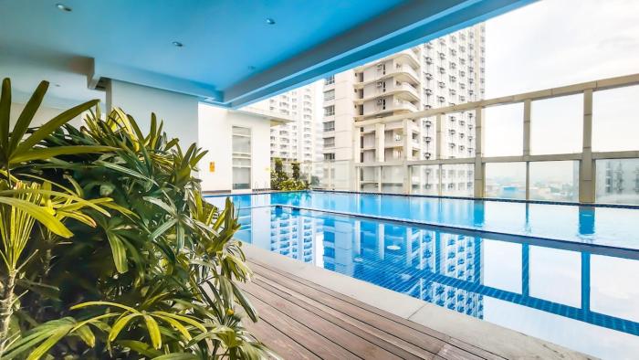 Central Makati Studio with Gym Pool and Massage Room