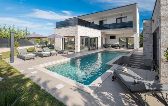 Jacuzzi And Sauna Villa