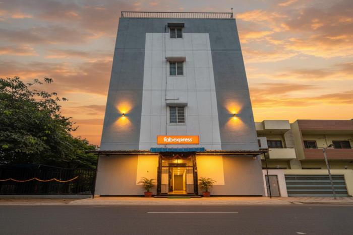 FabHotel Diamond Residency - Airport road