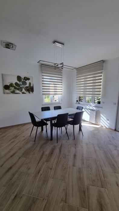 Sunny CentralApartment -3 bedrooms ,Private Parking