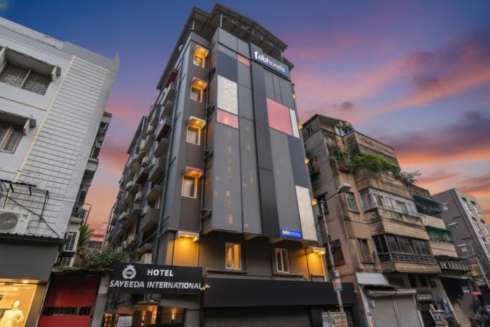 FabHotel Sayeeda International - 600m from Park Circus 7 Point
