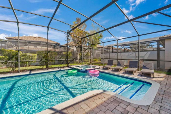 Luxury 6-Bedroom Villa with Private Pool & near Disney