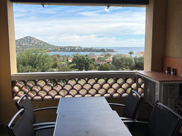 Cap Esterel 2 pièces avec terrasse, vue mer, climatisation et parking - FR-1-504-697