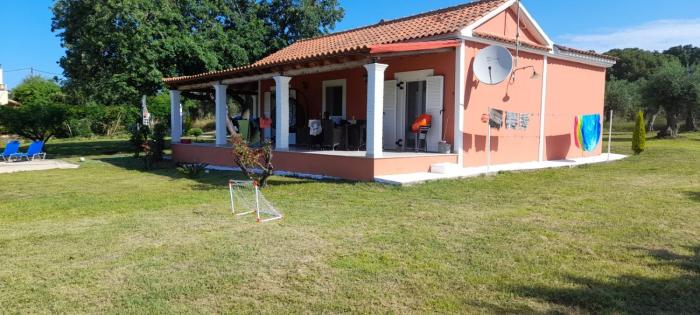 Detached Vacation House with sea views at Chalikounas