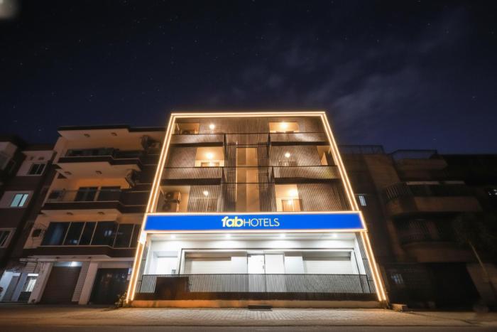 FabHotel La Paz Stay B&B