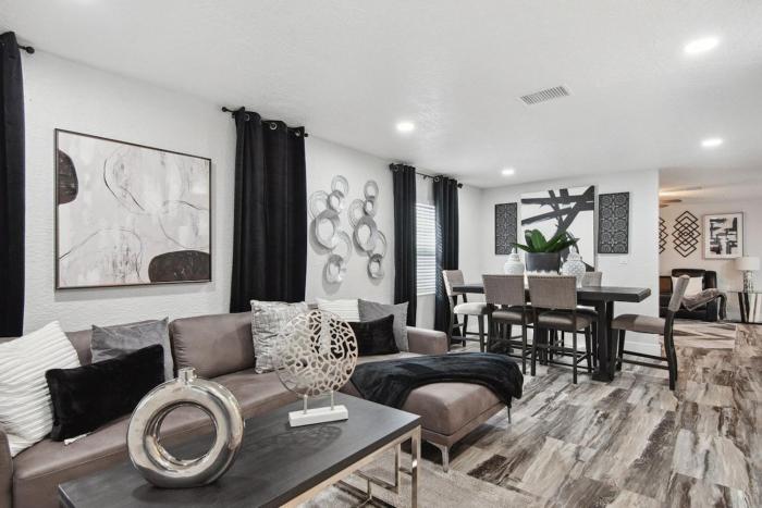 Spacious Palace Style Retreat!