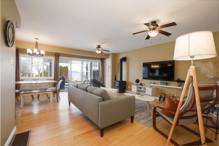 Lake-Access Cottage- Hot Tub, Fireplace&Pool Table