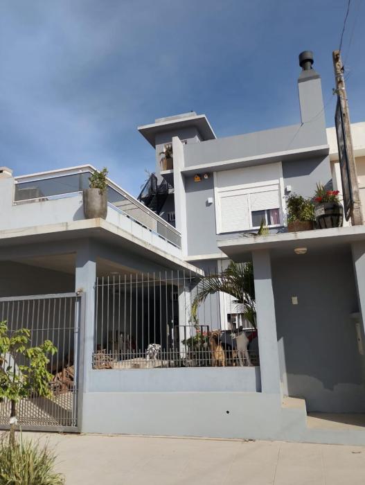 Sobrado Cinza Três dormitórios