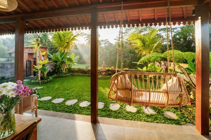 Sunrise Swing Paradise