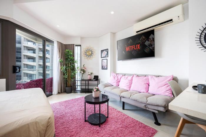 Dominiks pink dream Studio Balcony Ocean View Balcony Fast-Wifi at Tambuli Resort High Floor