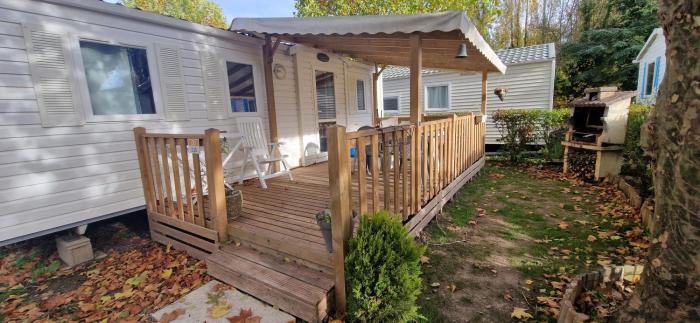 Mobil-home avec grande terrasse