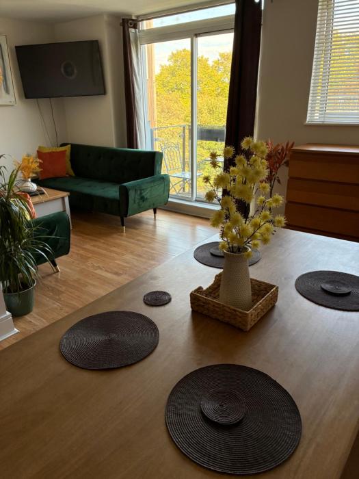 Limehouse Marina, London large 2 bed