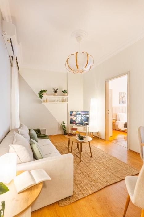 Modern 2BR Apt with Balcony, Central Thessaloniki