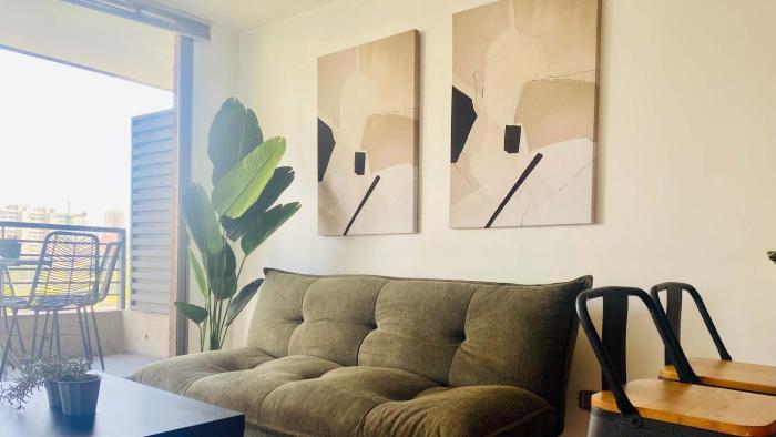 A pasos de Metro Escuela Militar y barrio El Golf