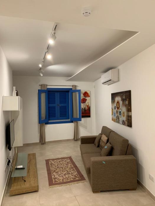 Sliema, Balluta Modern Apartment with outdoor yard