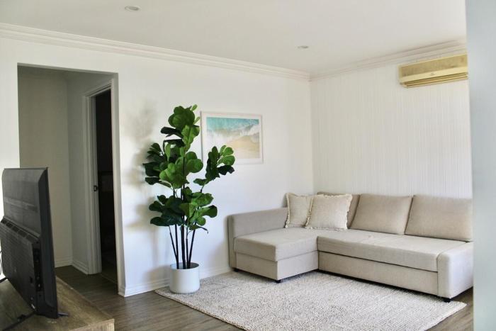 Family Beach House! Pet Friendly, Close to Parks!