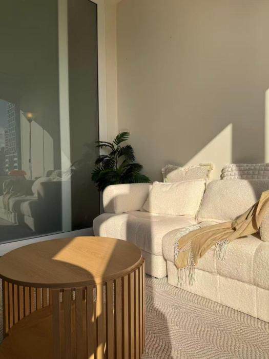 1 Bedroom Apartment in CBD with skyline view