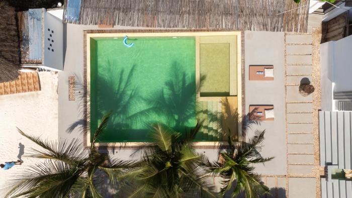 Uhuru Hotel & Restaurant