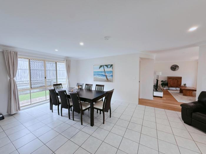 Family & Pet-Friendly 4BR Home Freshly Renovated near Transport & Malls