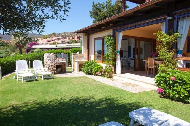 Villa con barbecue con giardino vista mare