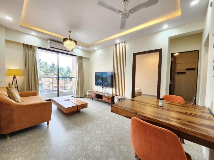 The Retro Corner - Modern 1BHK Apartment, Pool Access - Quick to Beach