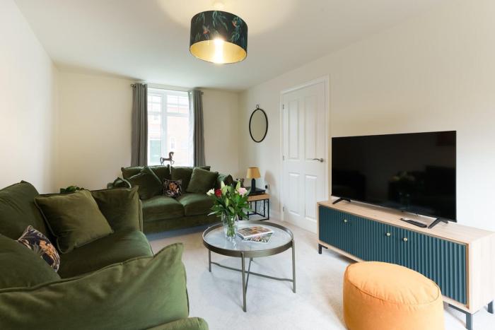 Stylish 3 bed house in Bedford perfect for Contractors and families