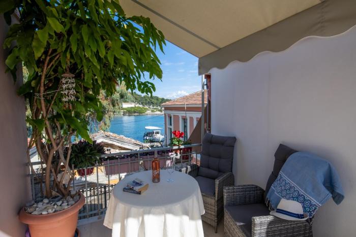 Dora Studios by PaxosRetreats