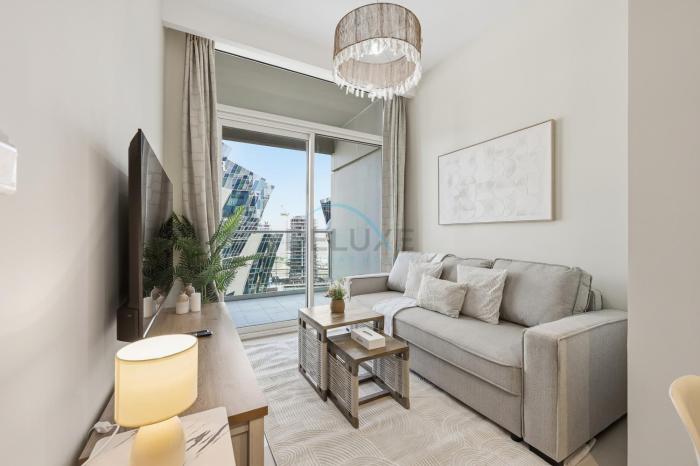 Located Near Dubai Mall, Burj Khalifa and Dubai Canal, with Easy Access to Dubai Metro - Vera Tower, Business Bay by Deluxe Holiday Homes