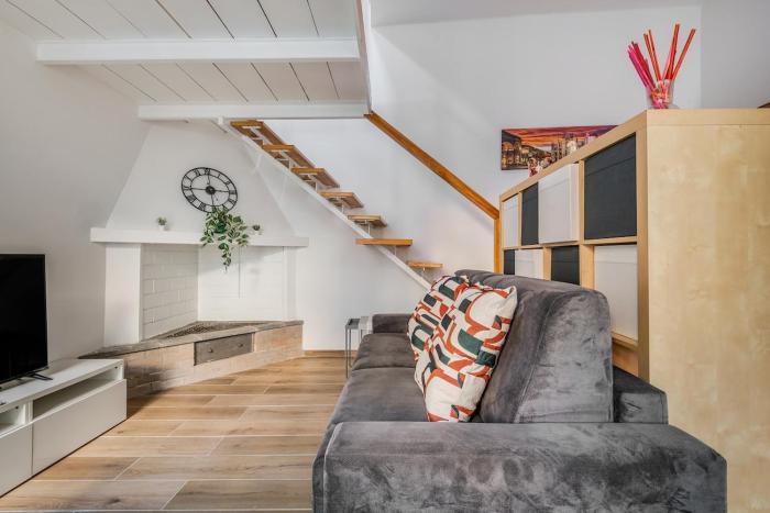 Sant Ambrogio-Centre of the town-Castle 1min-Duomo4 min