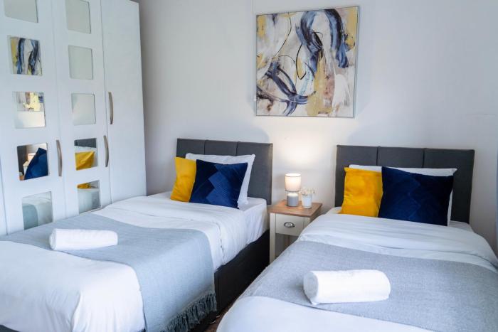 Tranquil Walsall Retreat - 4 Bedrooms