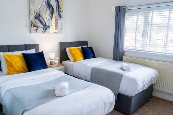 House - Sleeps 10 - Parking - Stn Close