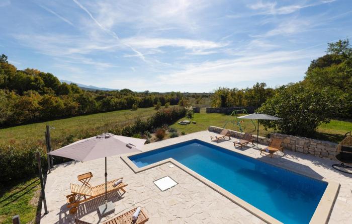 Lovely Home In Donji Bitelic