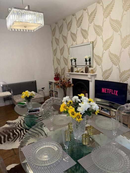 Warm & Spacious 3-Bed Flat with Huge Garden