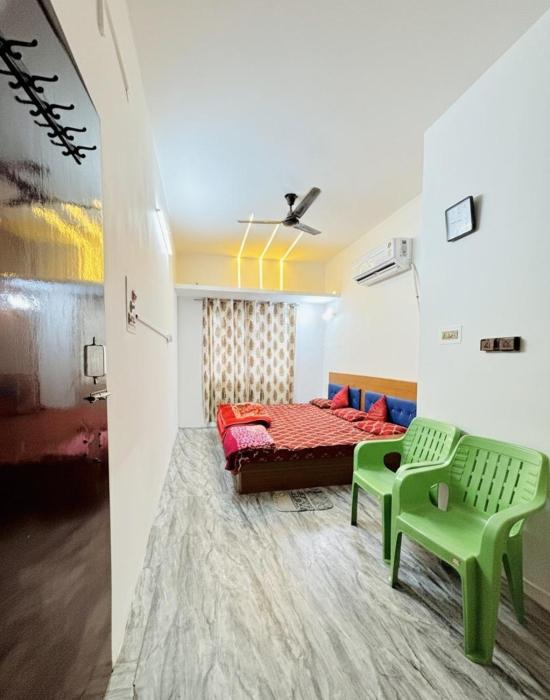 SP guest house 1,5 km from kashi vishawanath