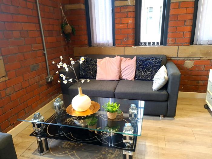 4beds, 2 bedrooms Contractor,Parking