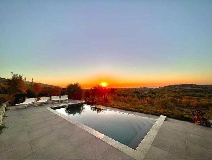 Nicuzza House with Panoramic Infinity Pool