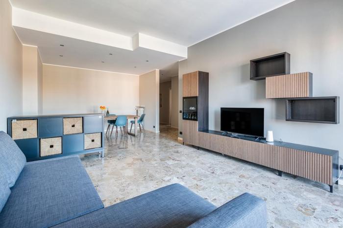 OrioAirport3Min-Free park in street-StunningView