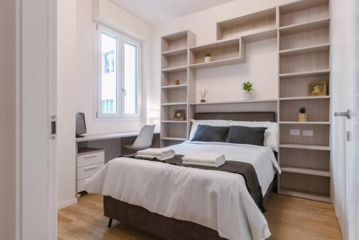 Steps from Station Single Room with Shared Bath