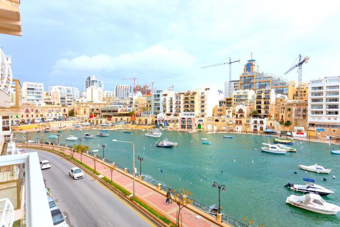 Saint Julians Seafront 2BR 2BA with Terrace FLAT