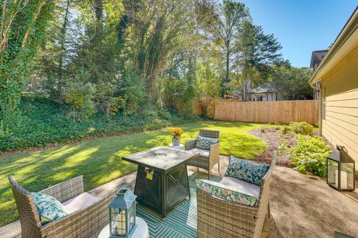 2 Mi to KSU: Family Home w Games, Near Parks