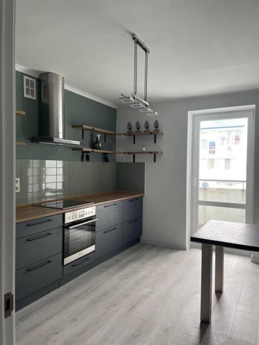 Стильні апартаменти з двома окремими спальнями з панорамним видом на Дніпро!