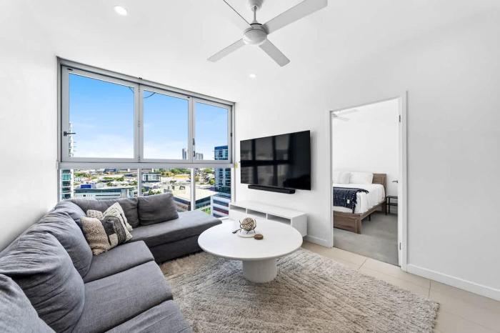 Top-Floor City View Stay at Newstead Towers