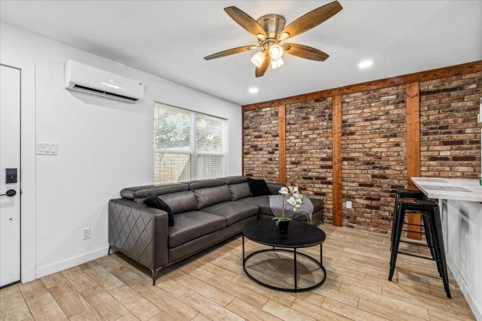 Montrose Apt Nr Museums, Midtown WiFi Desk Games