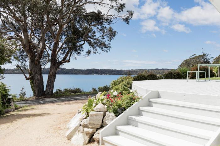 The Little Pearl - Front row at Beauty Bay