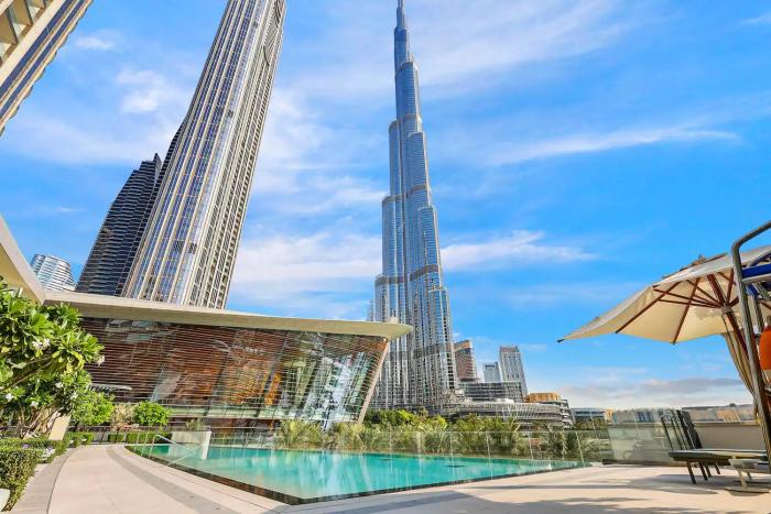 Vogue Vacation Homes, Downtown Grande Signature Residences, near Dubai Mall and Burj Khalifa, Two-Bedroom Apartment with Large Balcony, Infinity Pool with Burj Khalifa View, Access toAmenities