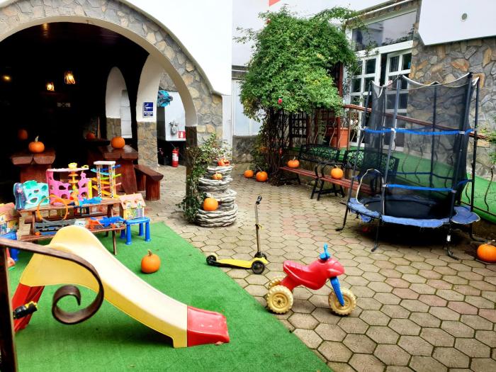 Pensiunea Rock and Red