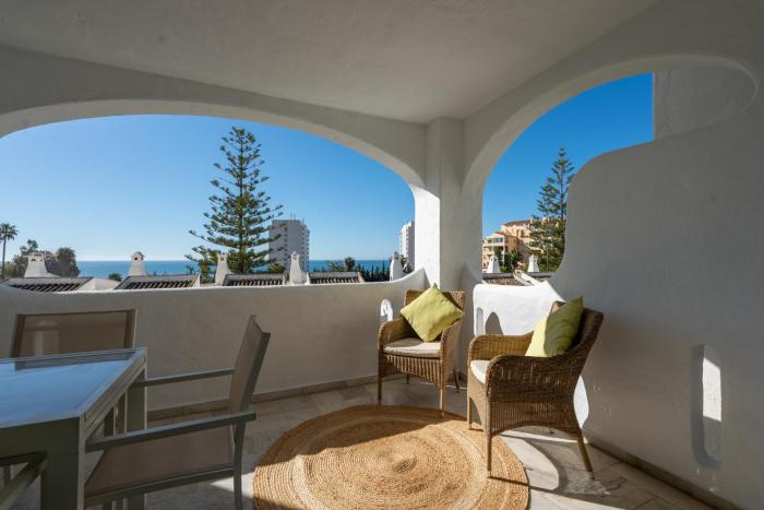 Apartment Sleeps 4 with Sea Views