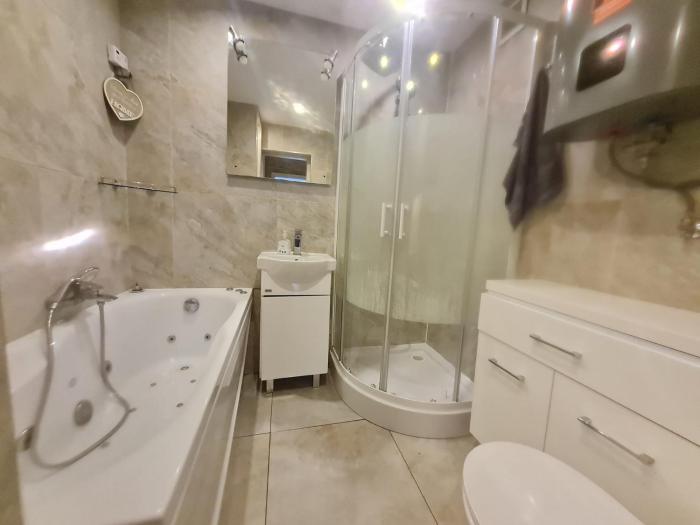 All-Season Retreat By Silesia Park 1 min to Shops, Tram to City in 9 Min