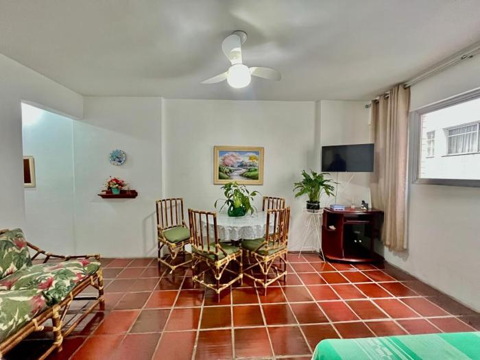 2 quadras praia pitangueiras apto da malu