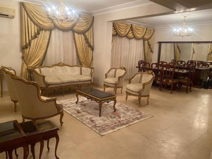 Elegant 2BR Apartment, Prime Location